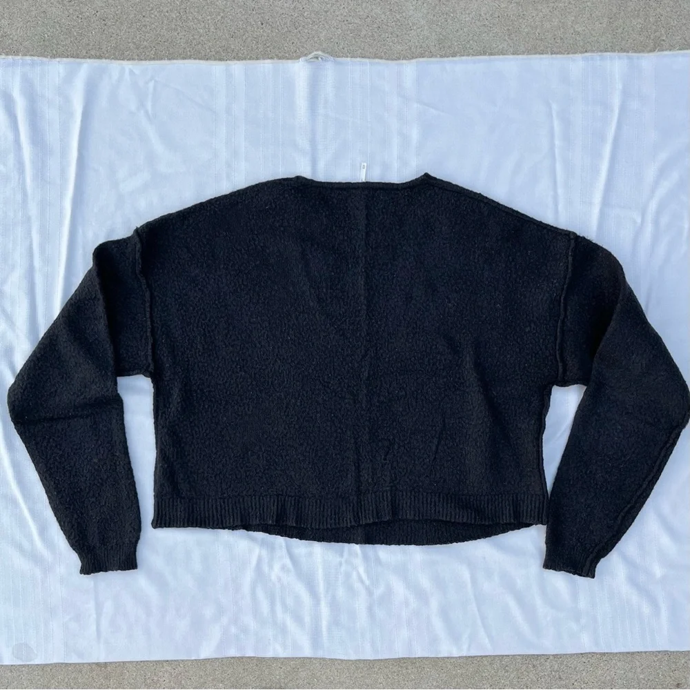 Free people black v neck sweater cropped XSmall
